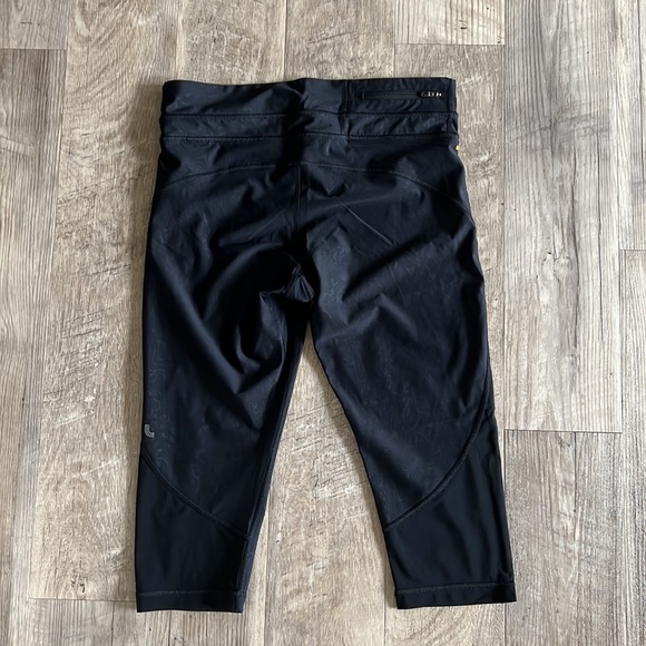 Lole Black Run Capri. - Picture 2 of 13